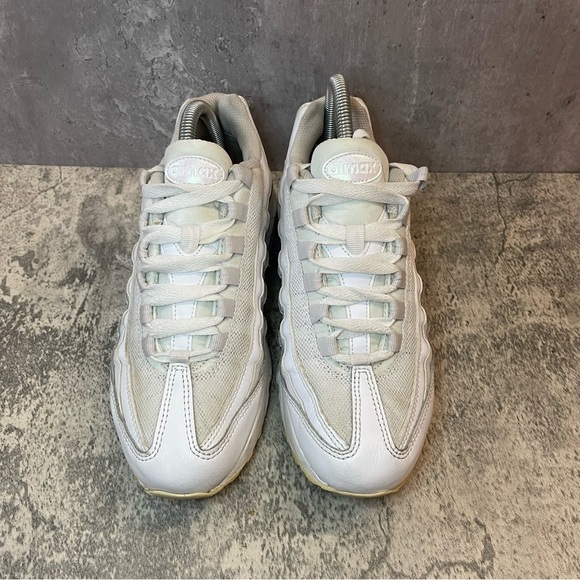 Nike Air Max 95 Running Shoes Womens sz 8 - white/white - Picture 2 of 7